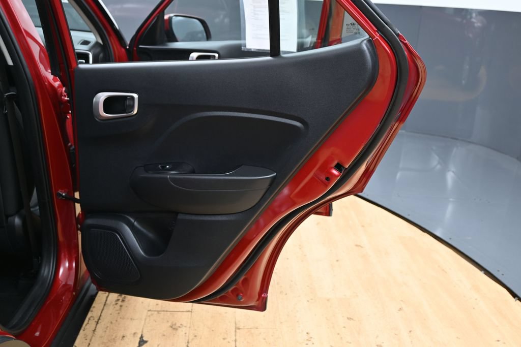 Used 2025 Hyundai Venue SE FWD image 33