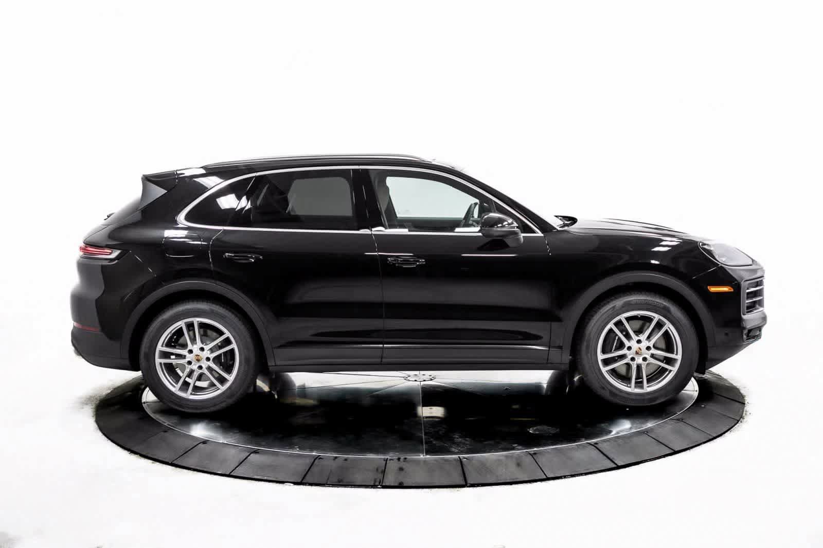 Certified 2025 Porsche Cayenne AWD/4WD image 8