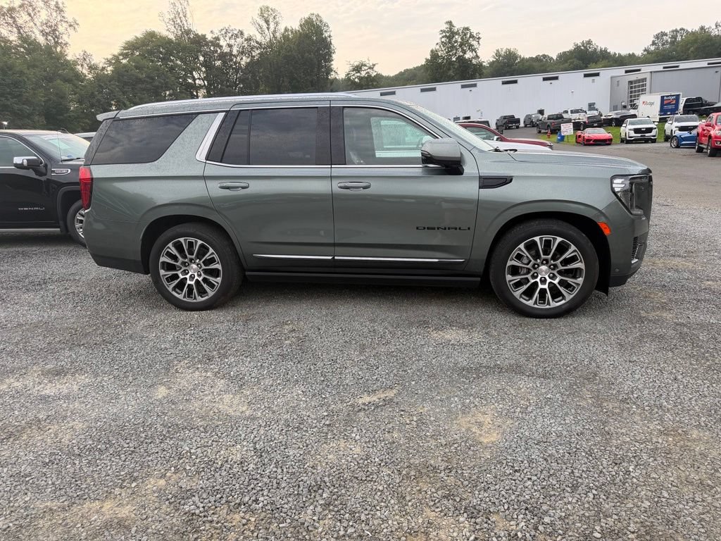 Used 2024 GMC Yukon Denali Ultimate AWD/4WD image 4
