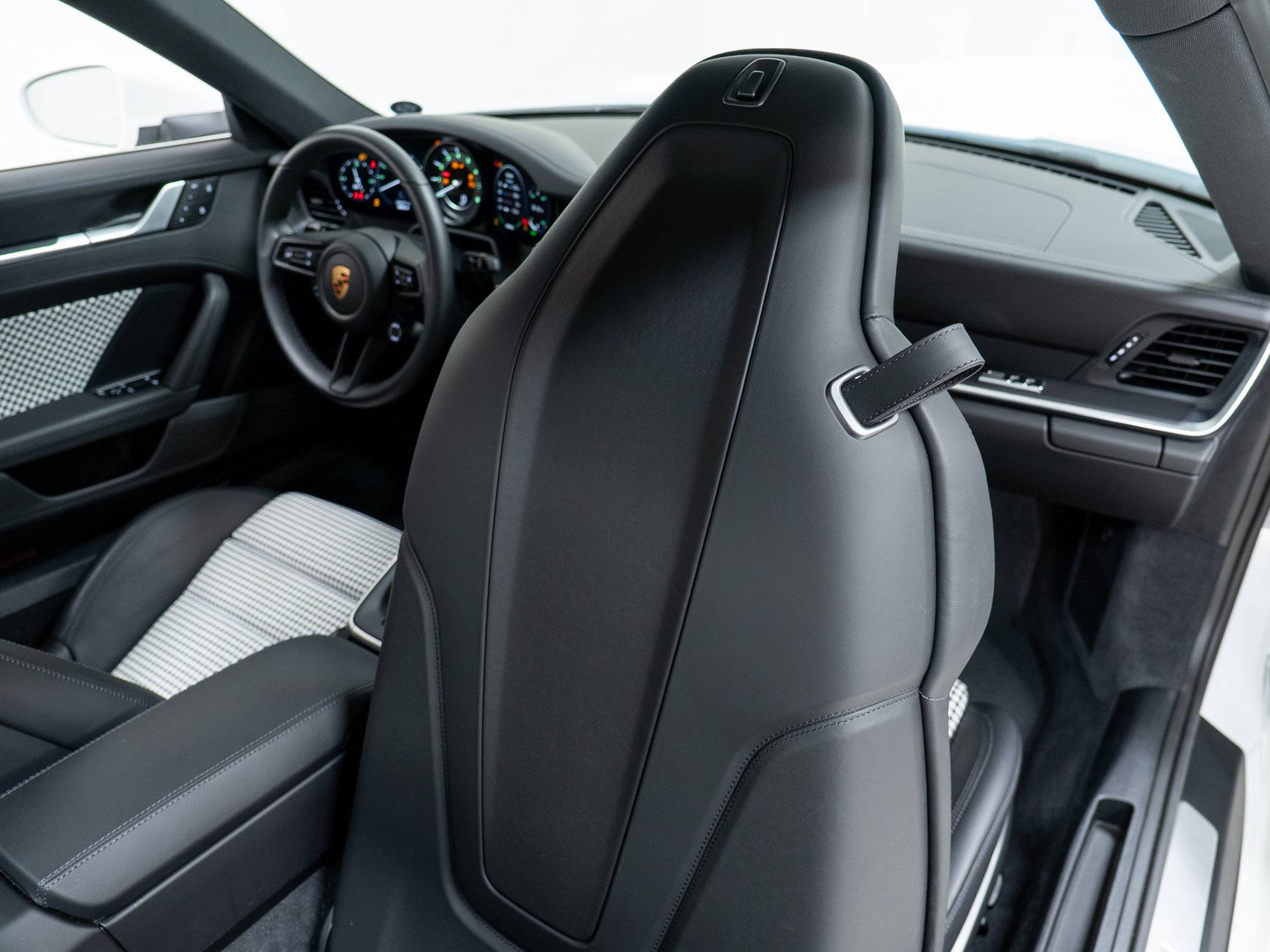 Certified 2024 Porsche 911 Carrera S RWD image 39