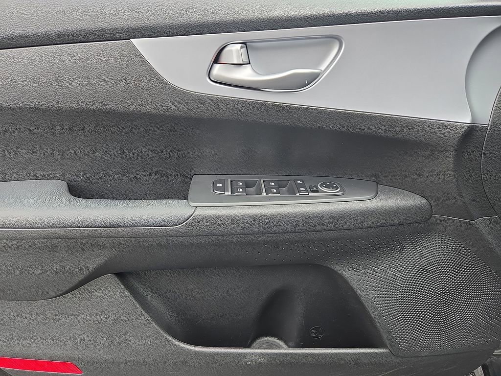 Used 2023 Kia Forte LXS w/ LXS Technology Package FWD image 12
