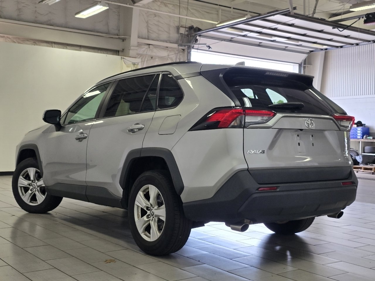 Certified 2021 Toyota RAV4 XLE w/ Carpet Mat Package (TMS) AWD/4WD image 12