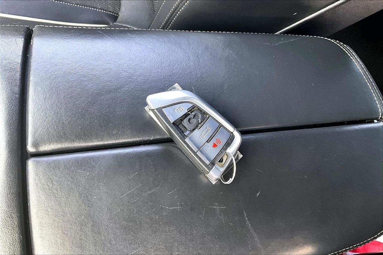 Used 2020 BMW 750i xDrive w/ M Sport Package image 35