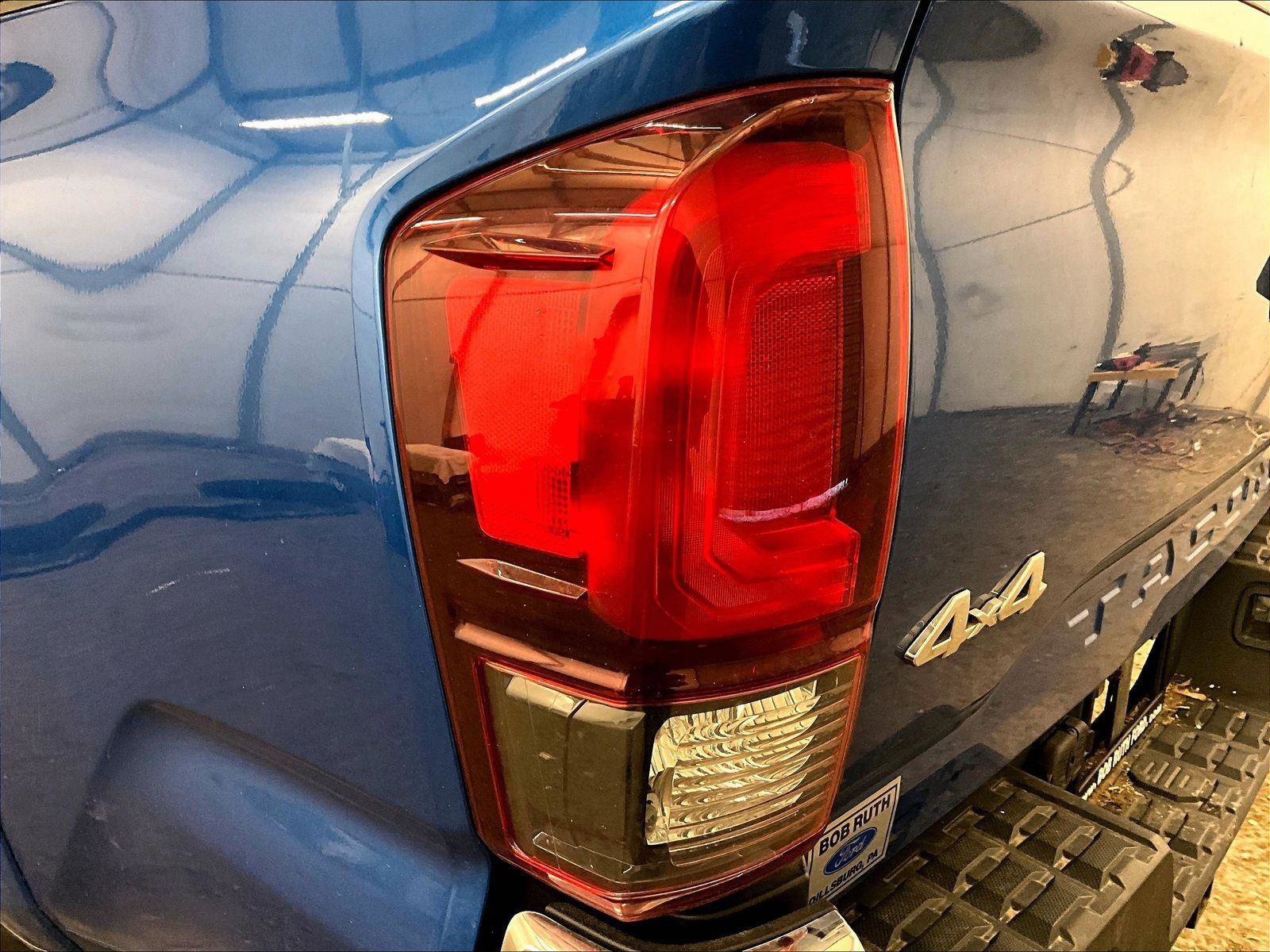 Used 2018 Toyota Tacoma SR5 AWD/4WD image 28