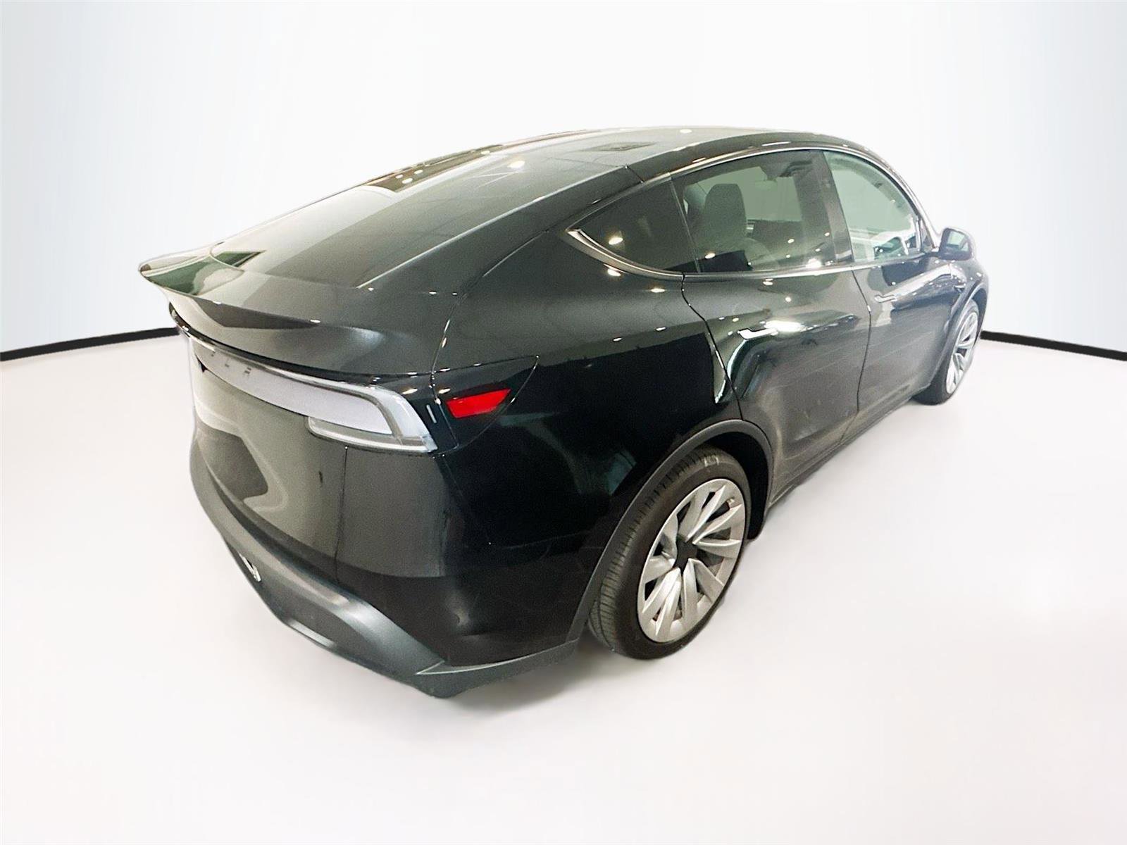 Used 2026 Tesla Model Y Long Range image 5