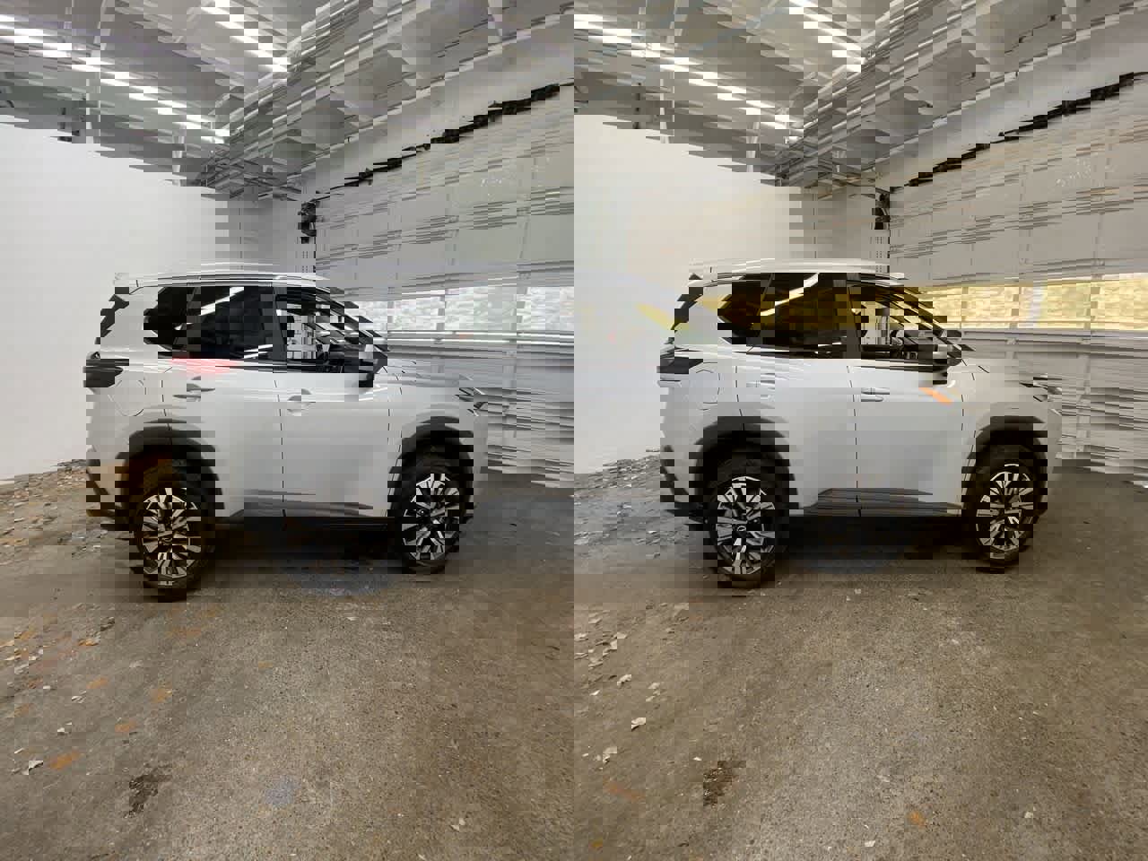 Used 2023 Nissan Rogue SV image 7