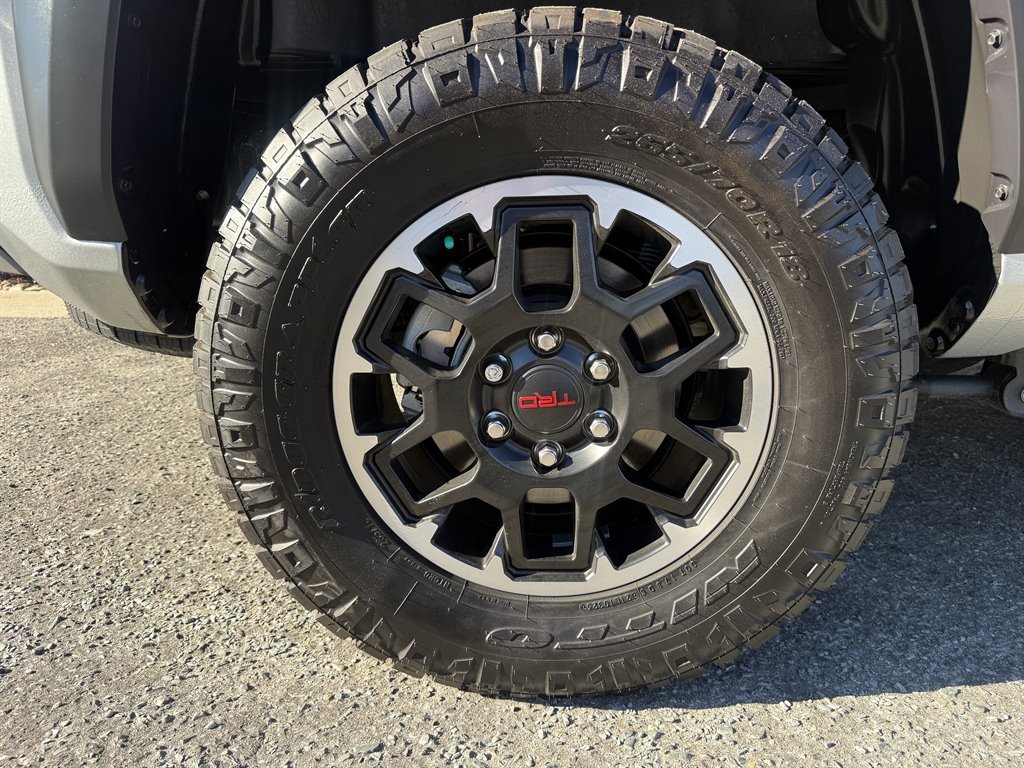Used 2025 Toyota Tacoma TRD Off-Road image 8