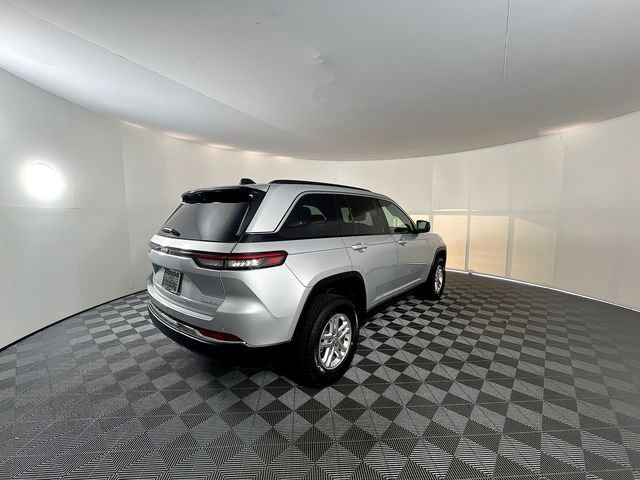 New 2025 Jeep Grand Cherokee Laredo w/ Luxury Tech Group I image 8