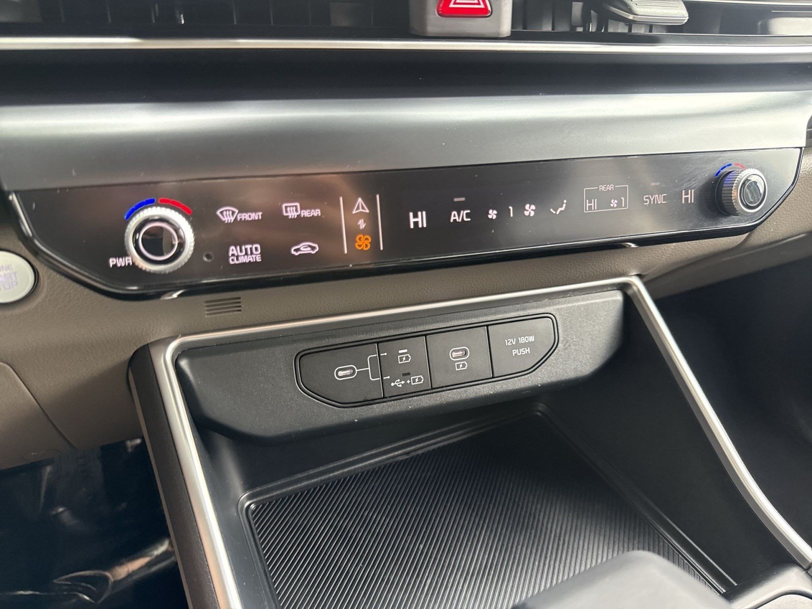 Used 2025 Kia Carnival FWD image 19