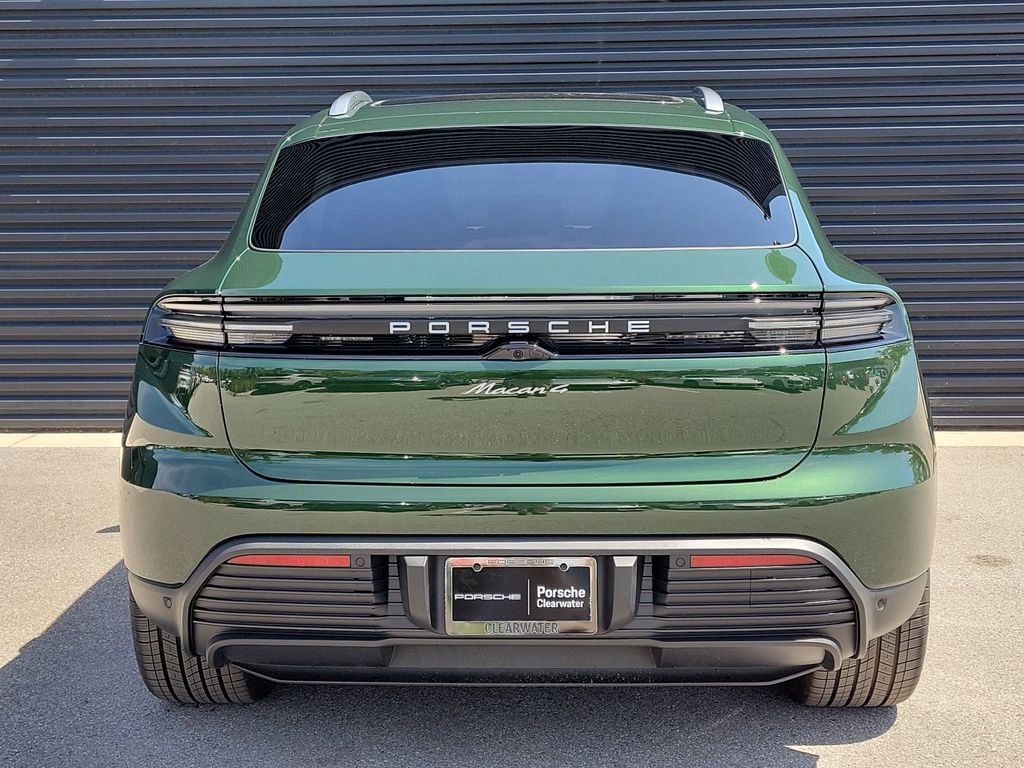 New 2026 Porsche Macan 4 Electric image 4