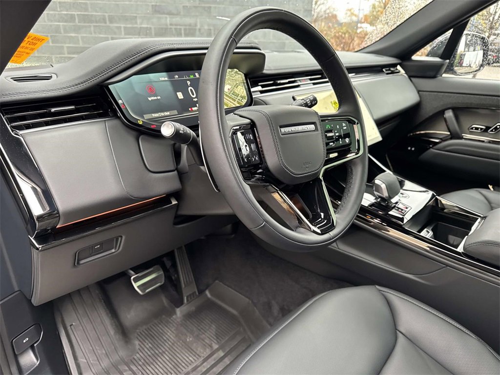Used 2025 Land Rover Range Rover Sport Dynamic SE image 21
