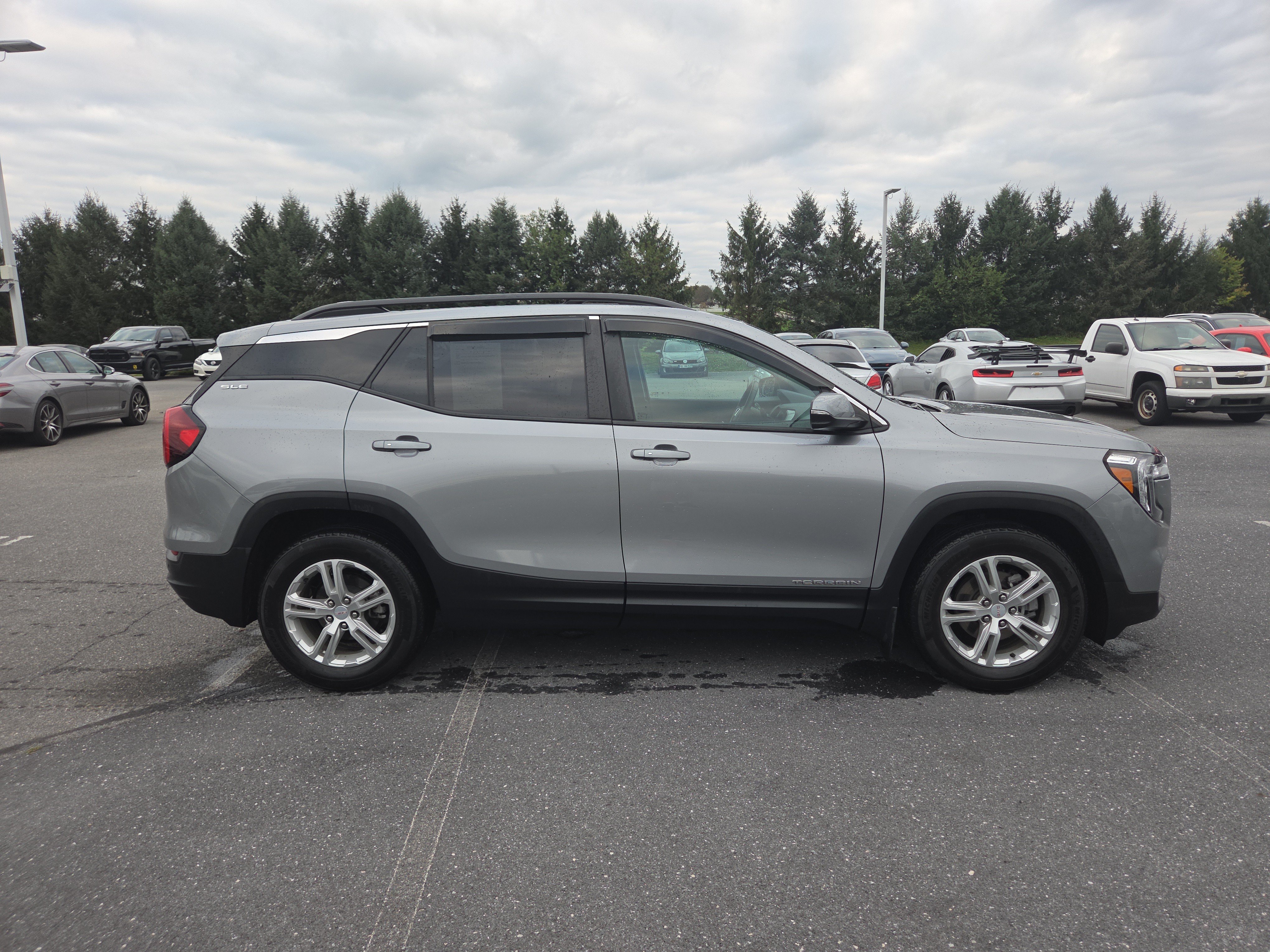 Used 2023 GMC Terrain SLE w/ Driver Convenience Package FWD image 17