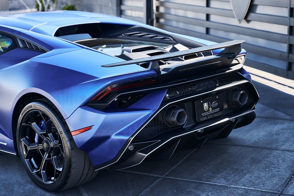 Used 2023 Lamborghini Huracan Tecnica image 12