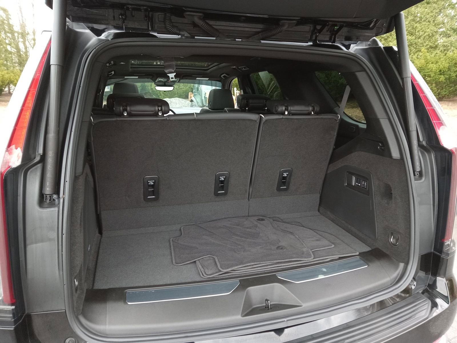 Used 2024 Cadillac Escalade Premium Luxury image 27