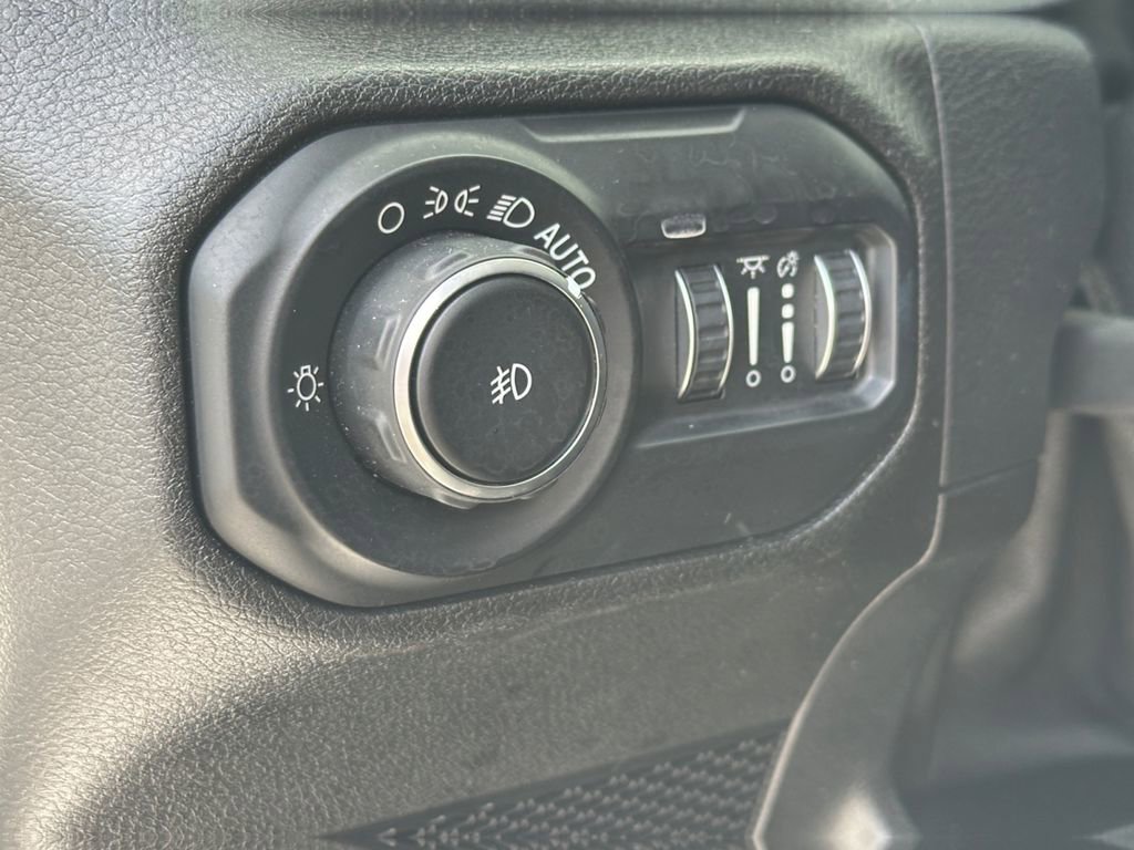 Used 2018 Jeep Wrangler Unlimited Sahara AWD/4WD image 19