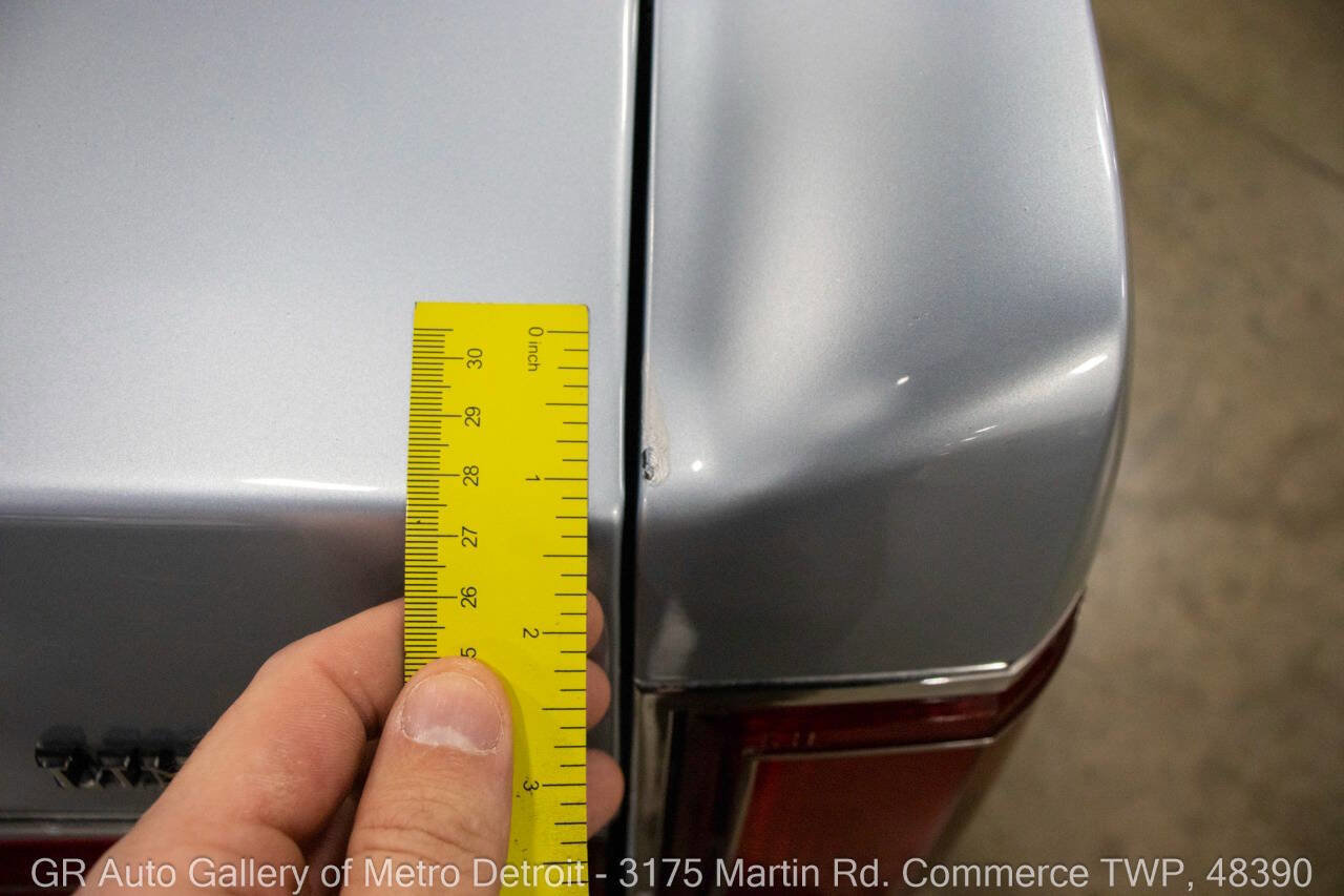 Used 1986 Lincoln Town Car image 27