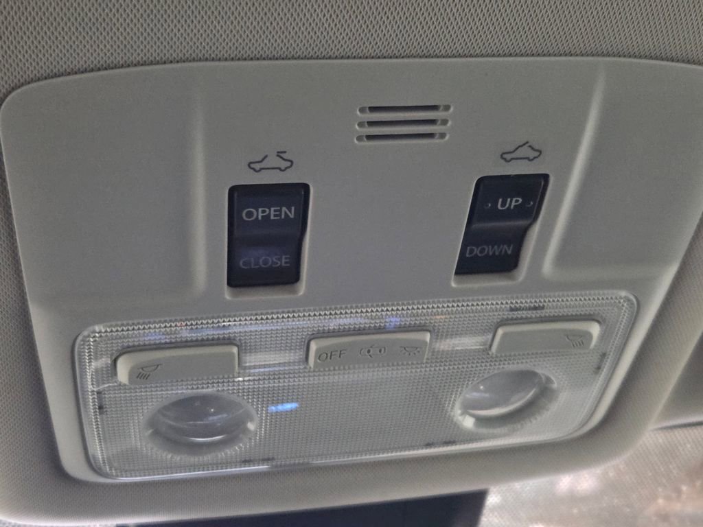 Used 2017 Toyota Corolla LE image 11