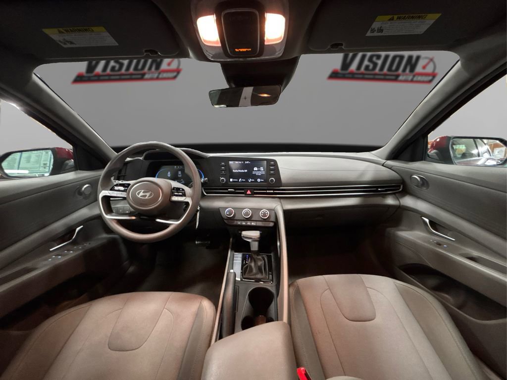 Used 2024 Hyundai Elantra SE image 25