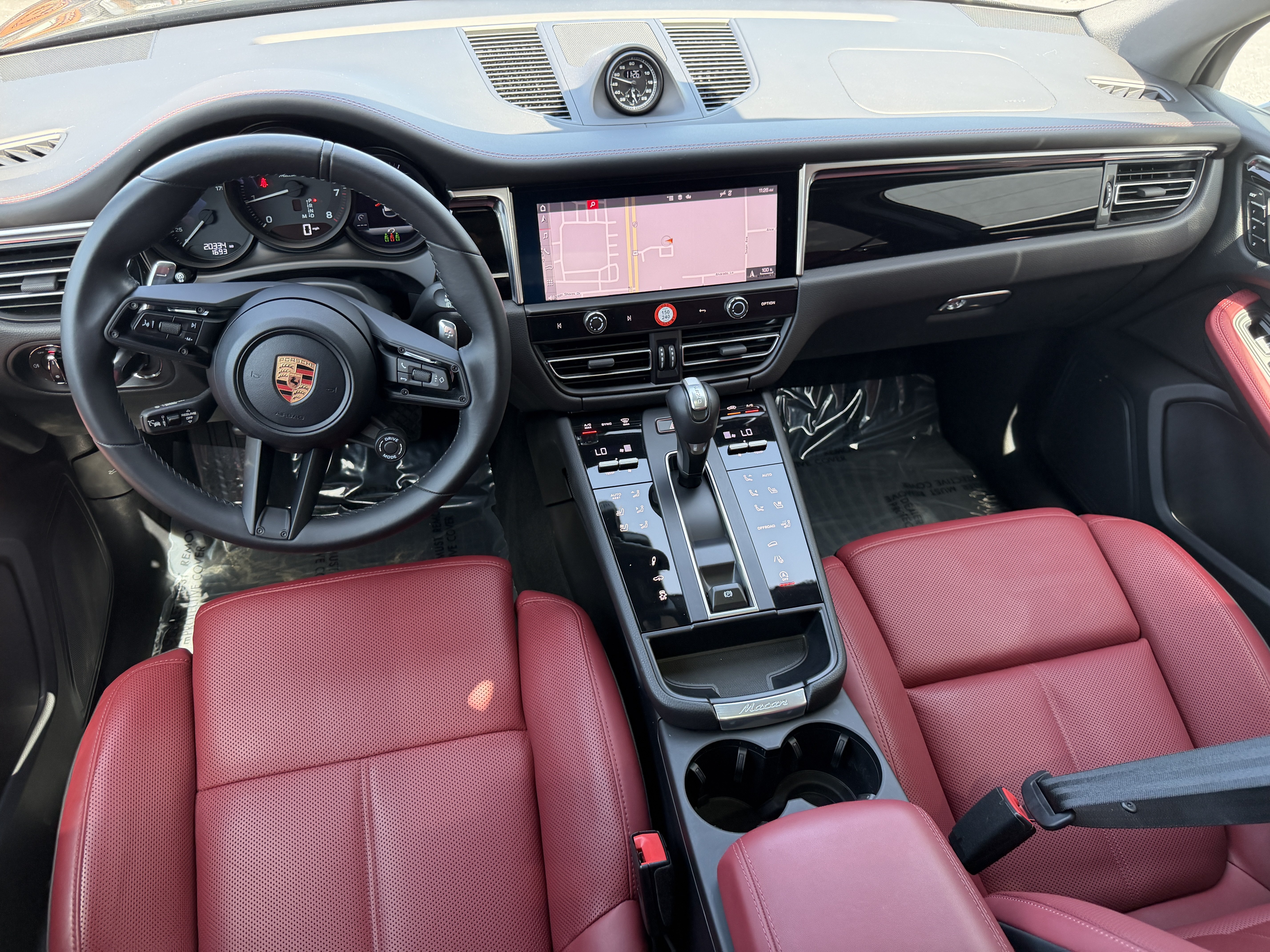 Certified 2023 Porsche Macan Turbo AWD/4WD image 15