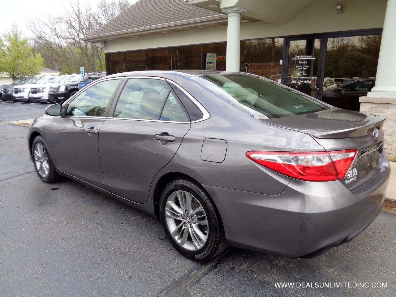 Used 2016 Toyota Camry SE FWD image 4