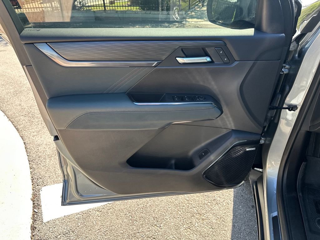 Used 2026 GMC Acadia AT4 w/ Luxury Package AWD/4WD image 18