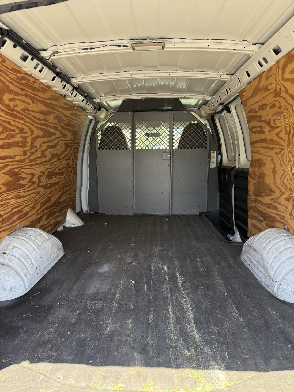 Used 2013 Chevrolet Express 3500 image 9