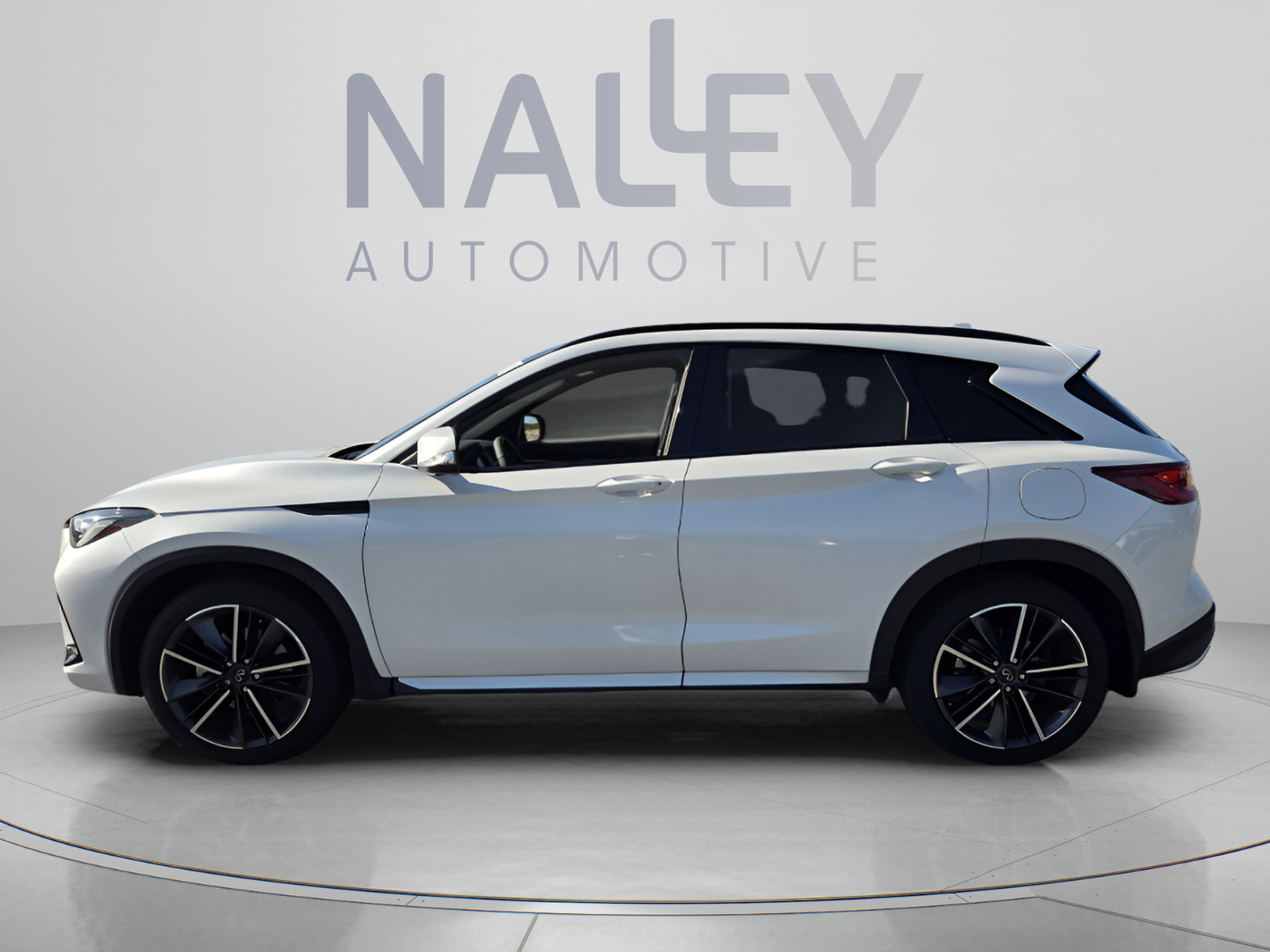 Used 2023 INFINITI QX50 Sport FWD image 2