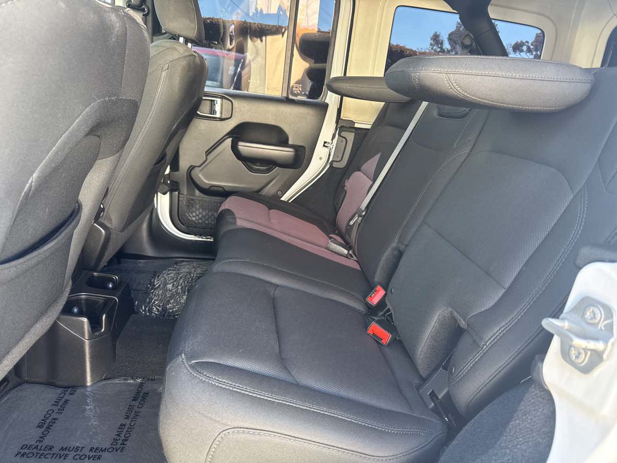Used 2018 Jeep Wrangler Unlimited Sport S AWD/4WD image 14