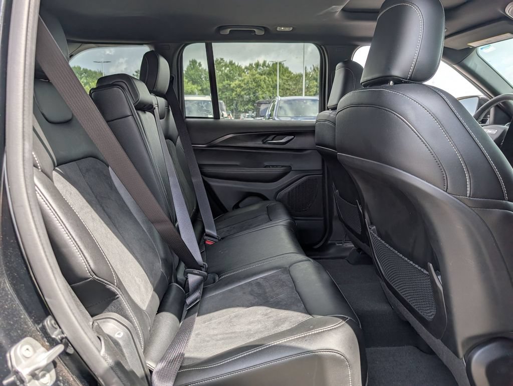 Used 2025 Jeep Grand Cherokee Altitude RWD image 29