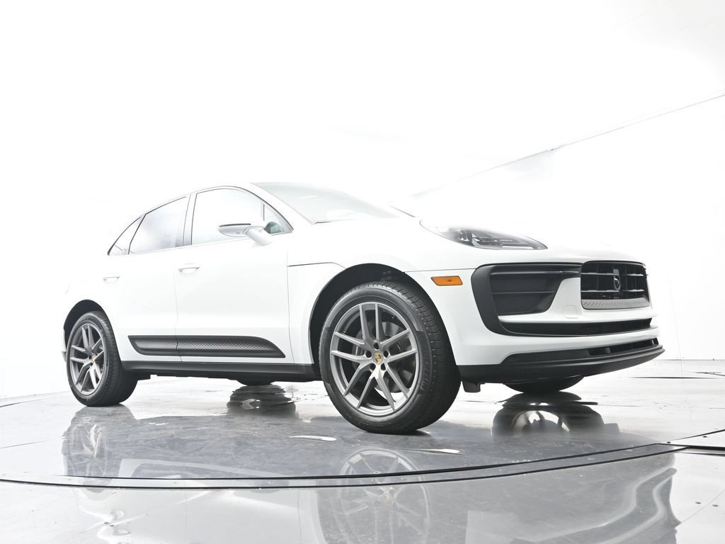 Certified 2025 Porsche Macan AWD/4WD image 55