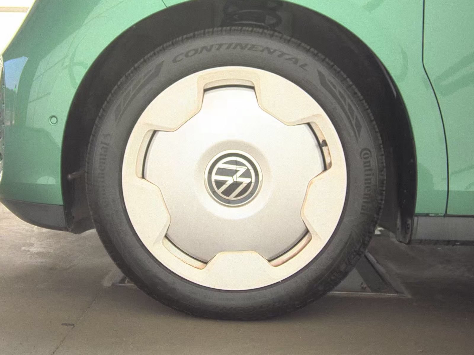 Used 2025 Volkswagen ID. Buzz 1st Edition AWD/4WD image 11