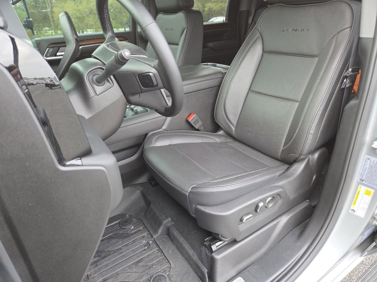 Used 2025 GMC Sierra 2500 Denali w/ Technology Package image 30