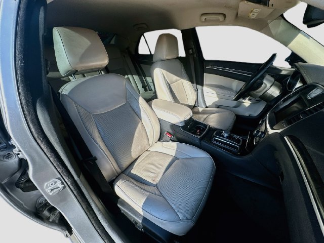 Used 2018 Chrysler 300 Limited RWD image 27