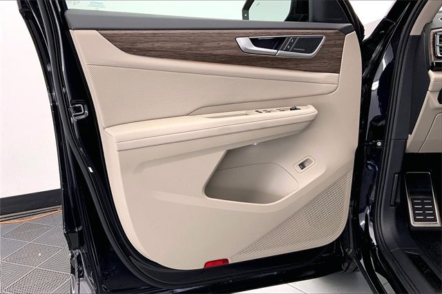 Used 2025 Volkswagen Atlas SEL Premium R-Line image 23