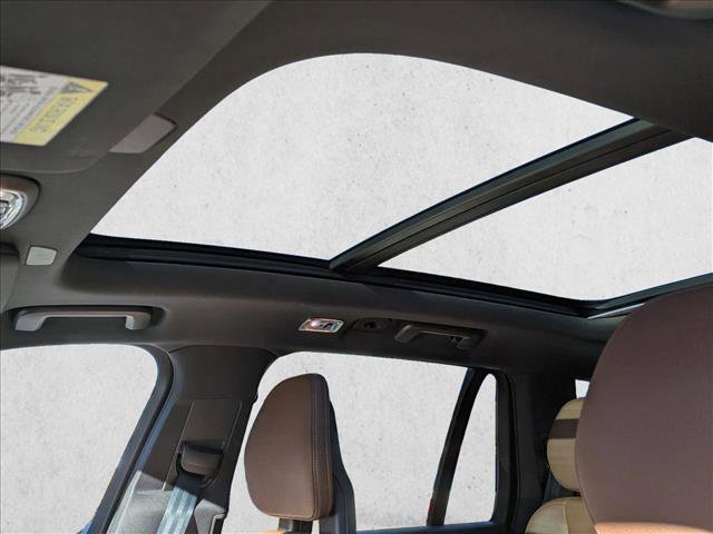Used 2022 Volvo XC90 T6 Momentum w/ Advanced Package image 16