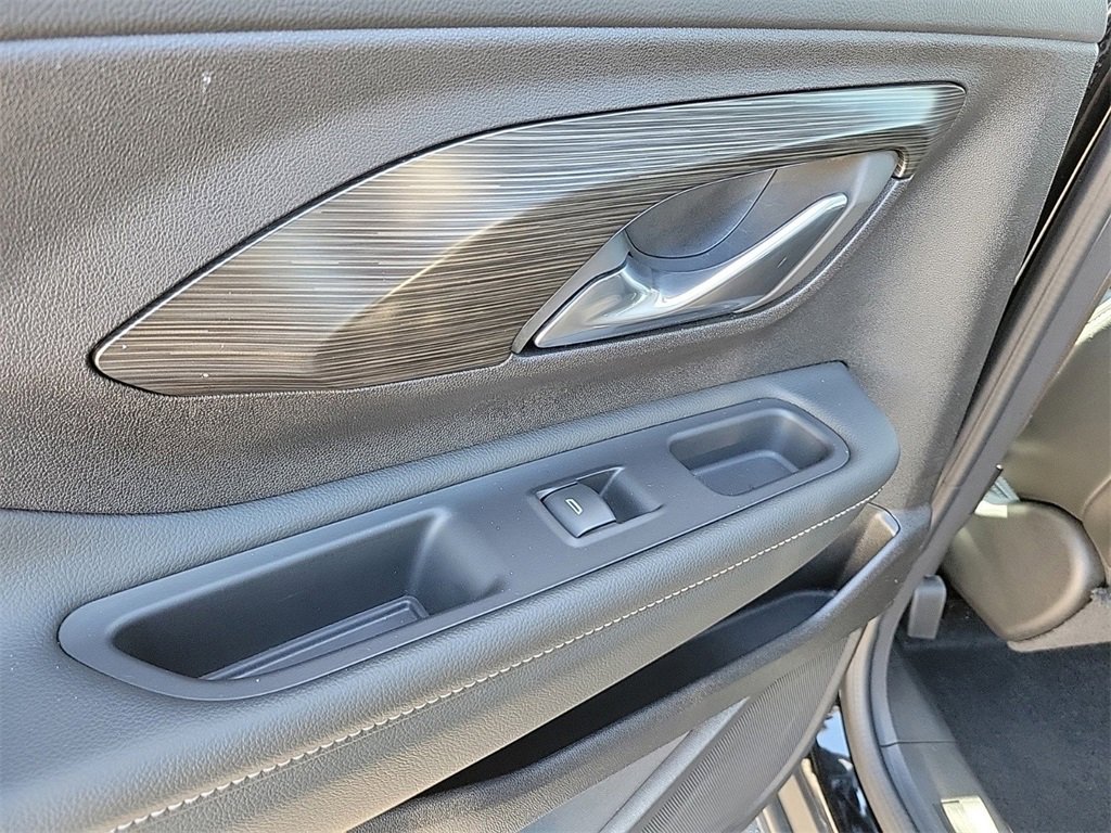 Used 2024 GMC Terrain SLT image 14