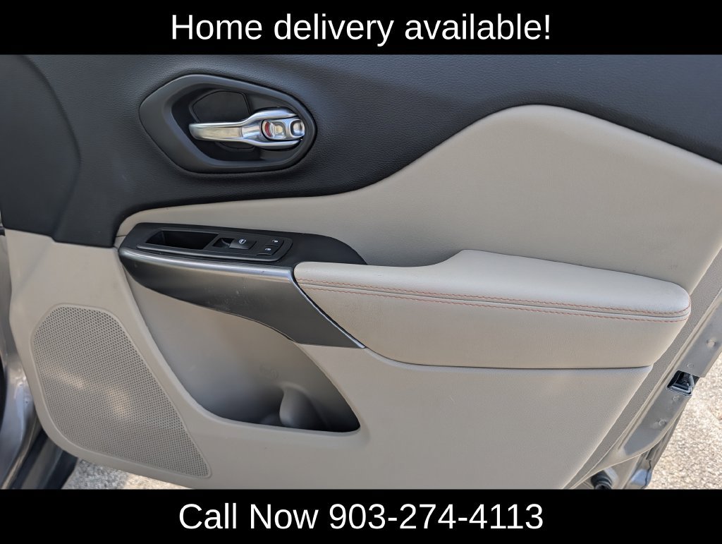Used 2019 Jeep Cherokee Latitude w/ Cold Weather Group FWD image 34