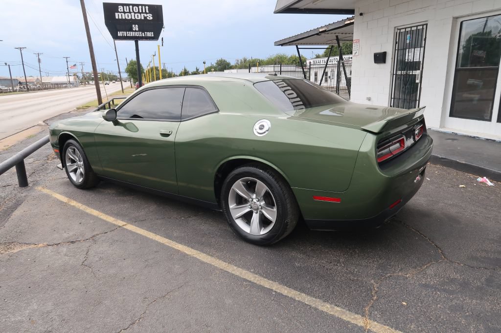 Used 2019 Dodge Challenger SXT RWD image 4