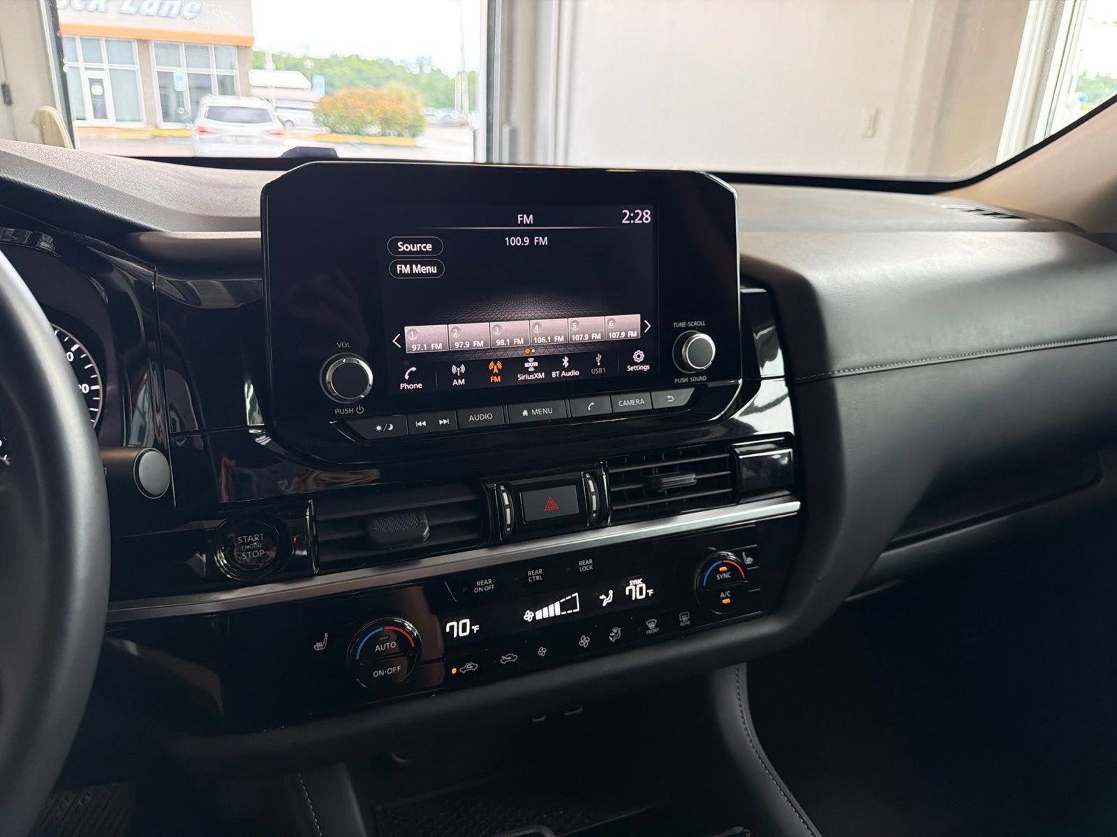 Used 2025 Nissan Pathfinder SV AWD/4WD image 28