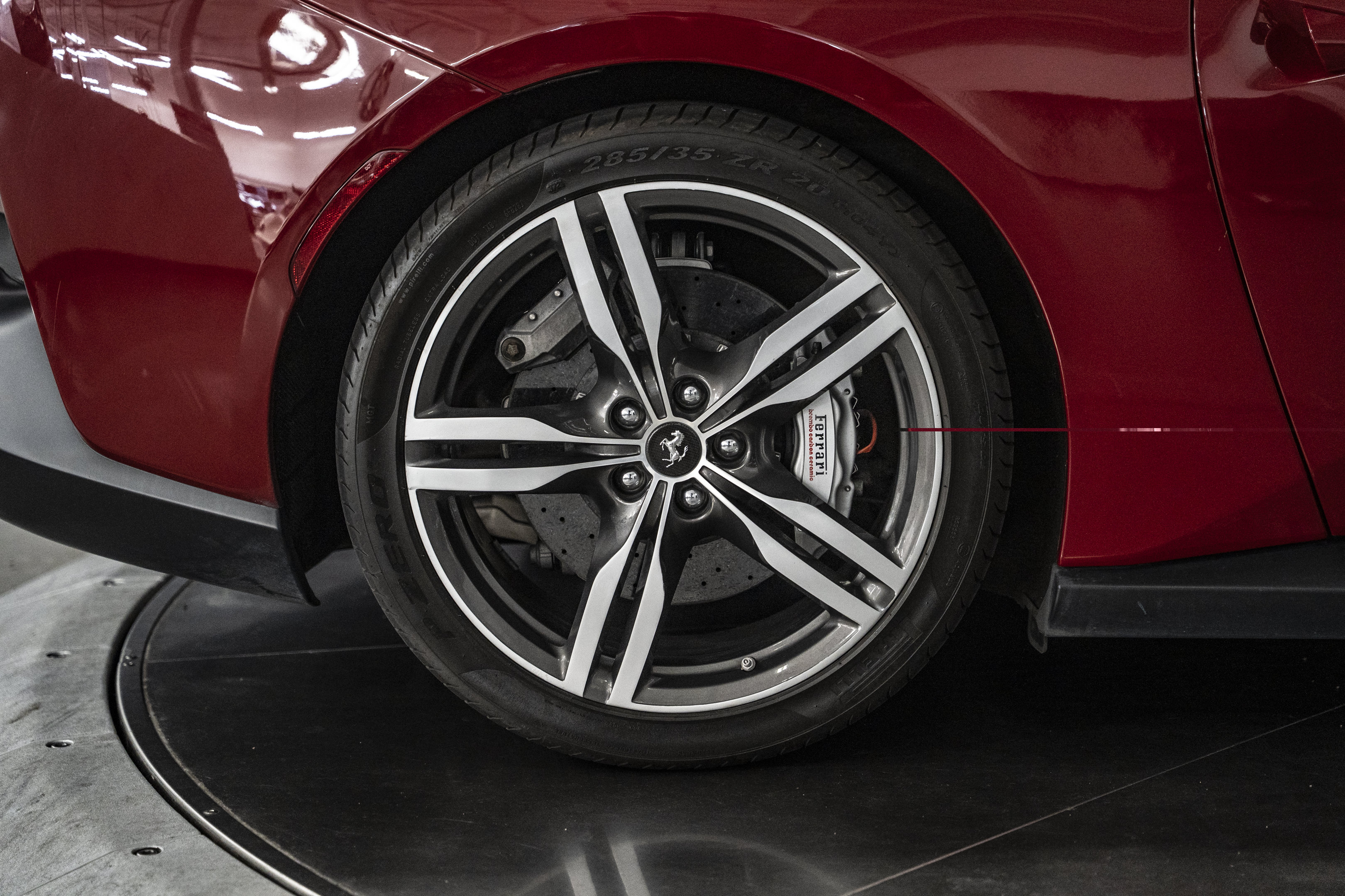 Used 2019 Ferrari Portofino RWD image 13