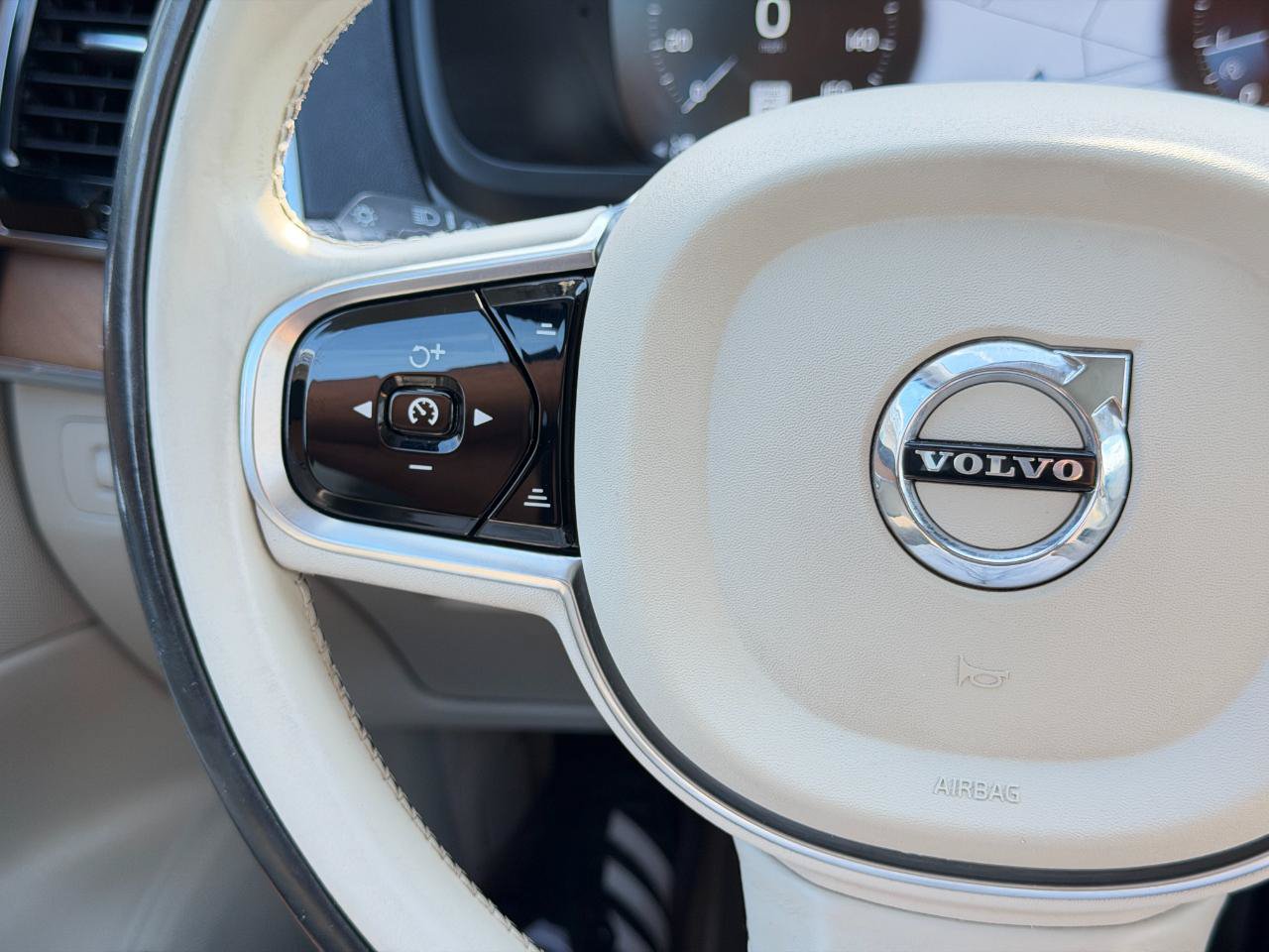 Used 2016 Volvo XC90 T6 Inscription w/ Vision Package AWD/4WD image 81