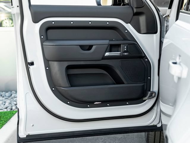 Certified 2026 Land Rover Defender 110 X AWD/4WD image 12