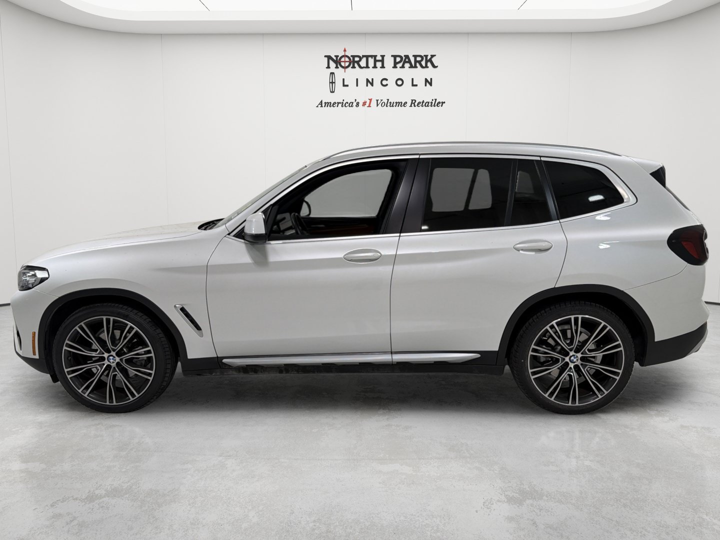 Used 2022 BMW X3 sDrive30i w/ Premium Package 2 RWD image 2