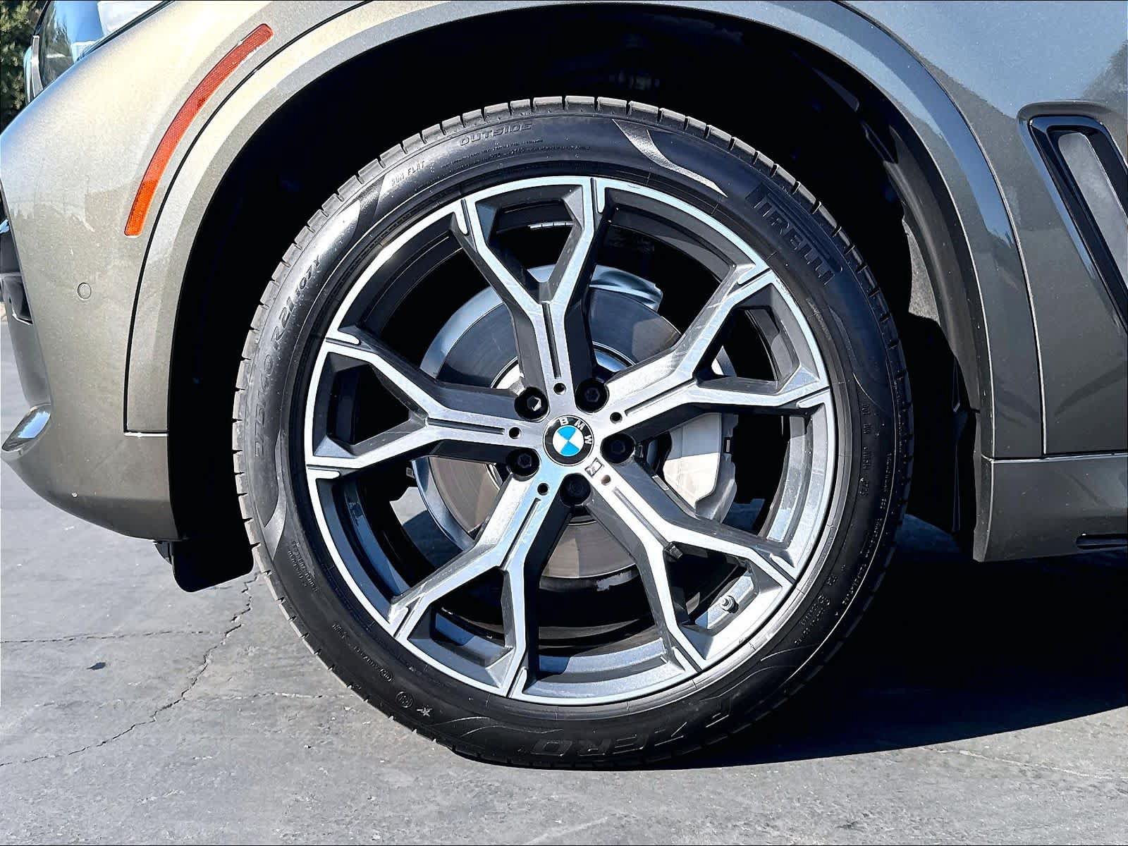 Used 2023 BMW X5 xDrive40i w/ M Sport Package AWD/4WD image 13