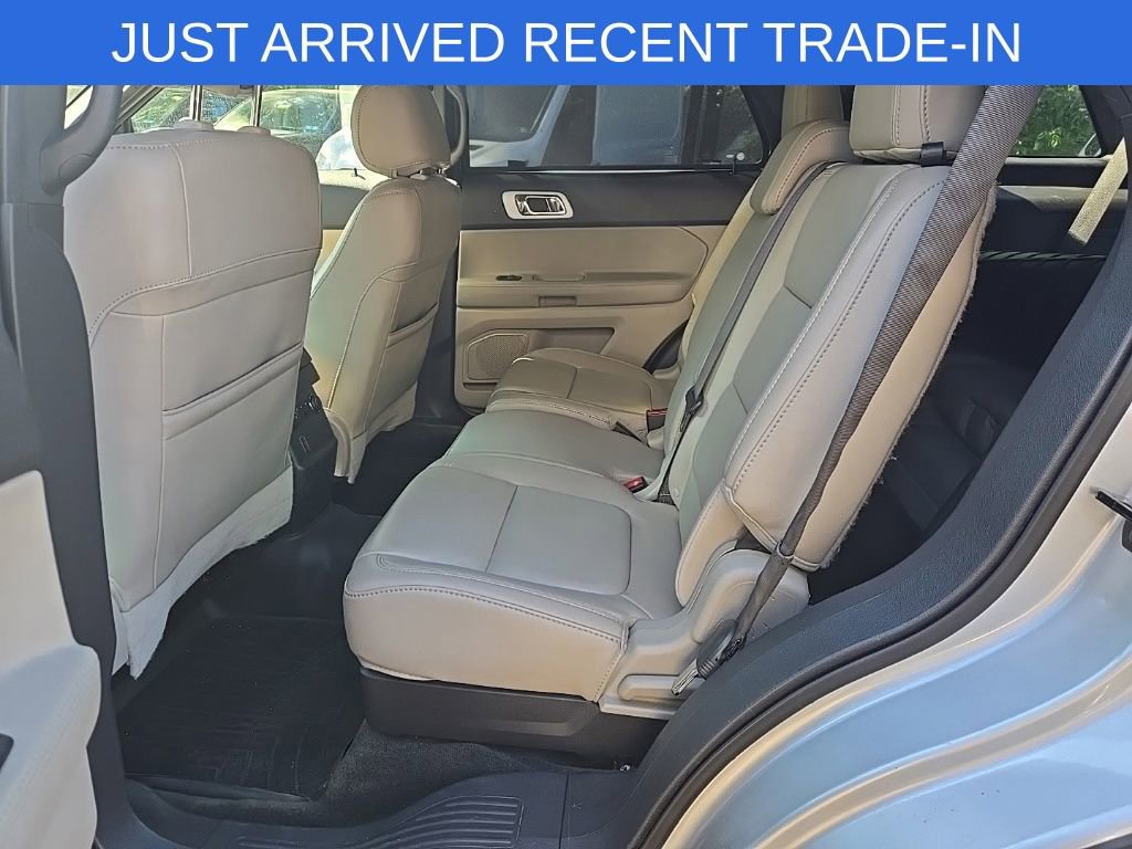 Used 2014 Ford Explorer XLT w/ Equipment Group 202A AWD/4WD image 12
