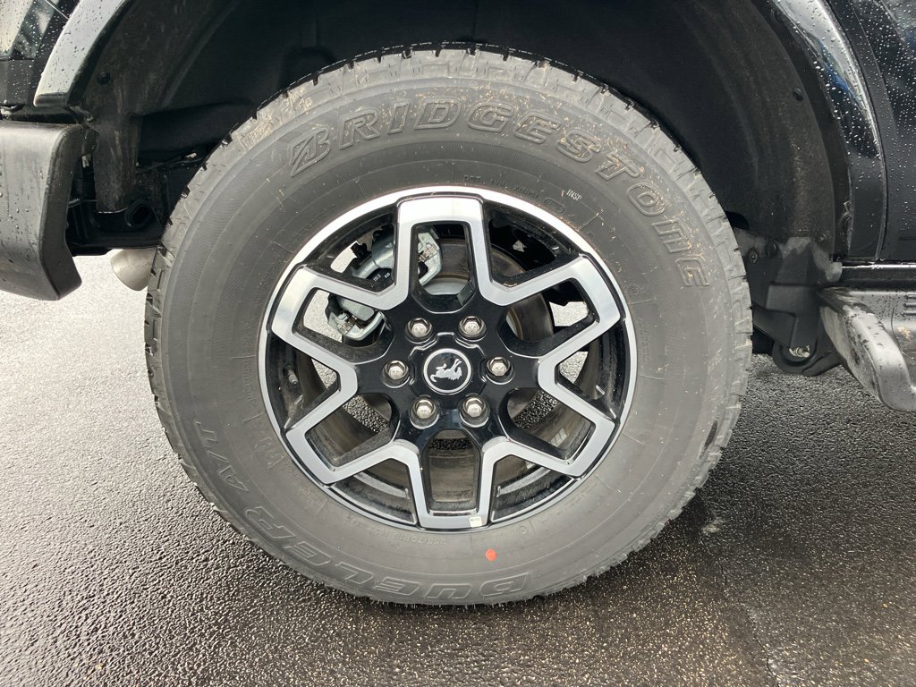 Used 2025 Ford Bronco Outer Banks image 11