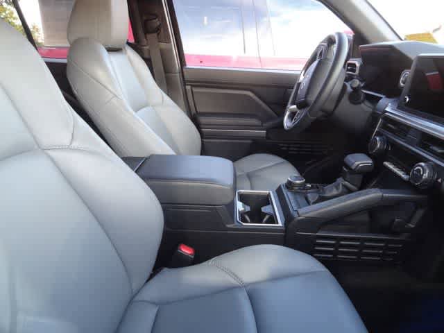 Used 2025 Toyota 4Runner SR5 AWD/4WD image 6