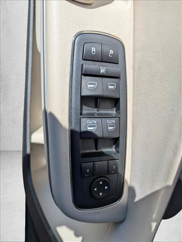 Used 2013 Chrysler 300 C RWD image 10
