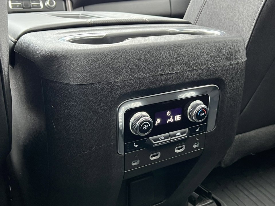 Used 2023 GMC Yukon AT4 w/ AT4 Premium Package image 36