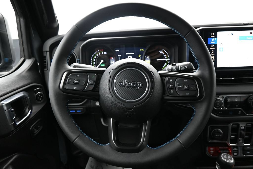 Used 2025 Jeep Wrangler Unlimited Rubicon 4xe w/ Convenience Group AWD/4WD image 15